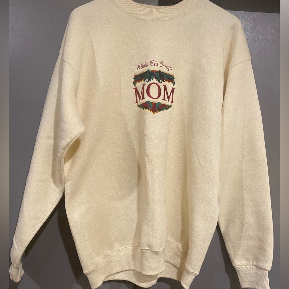 Alpha Chi Omega Mom Holiday Sweatshirt size L